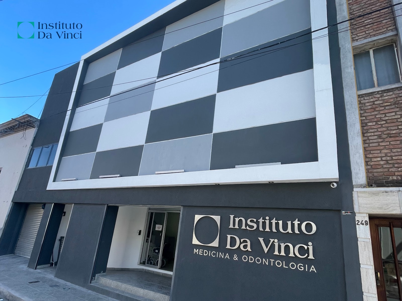 Fachada del consultorio